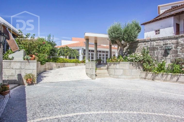 Moradia T5 para Venda em Canas de Senhorim Foto 13