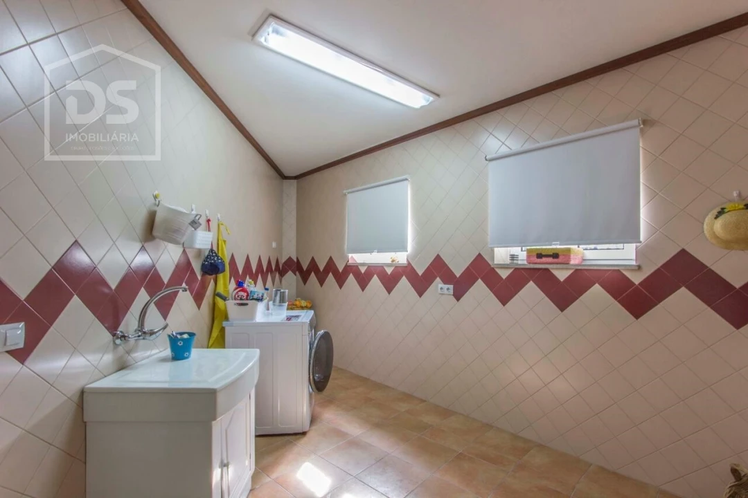 Moradia T5 para Venda em Canas de Senhorim Foto 35