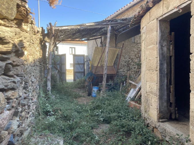 Moradia T0 para Venda em Eucisia, Gouveia e Valverde Foto 2