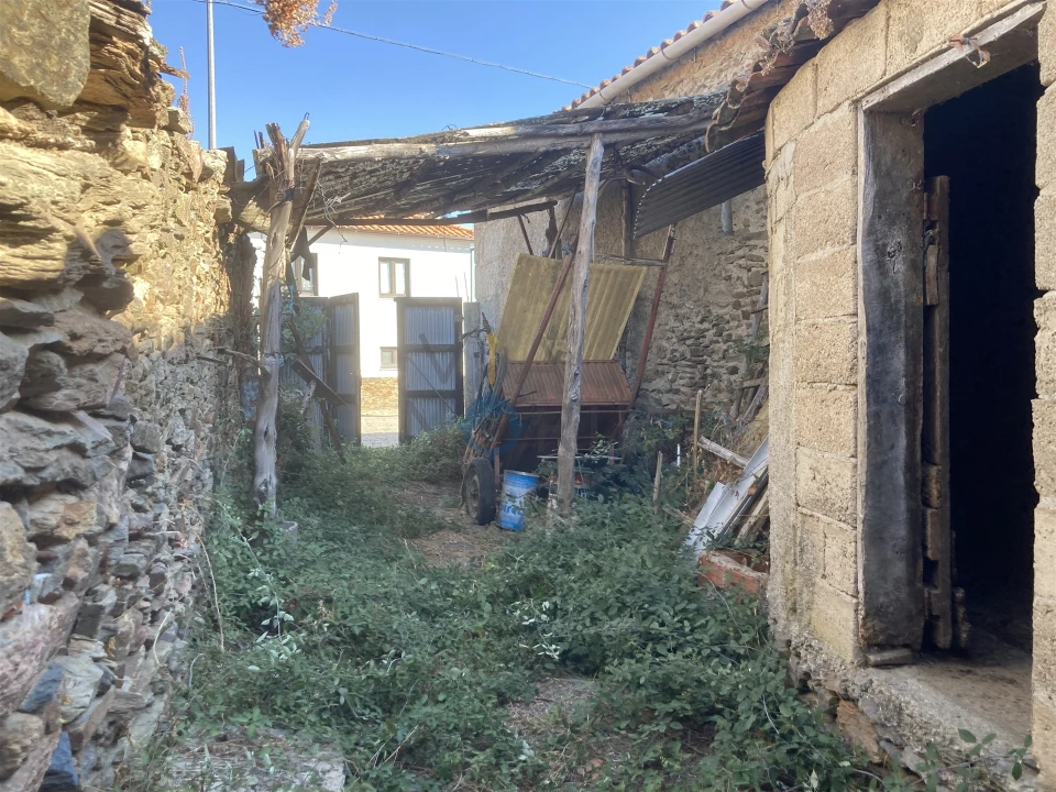 Moradia T0 para Venda em Eucisia, Gouveia e Valverde Foto 2