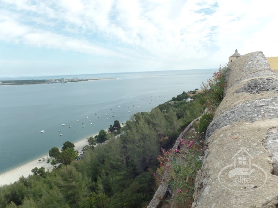 Terreno Comércio / Armazém para Venda em Setubal (São Sebastião) Foto 1
