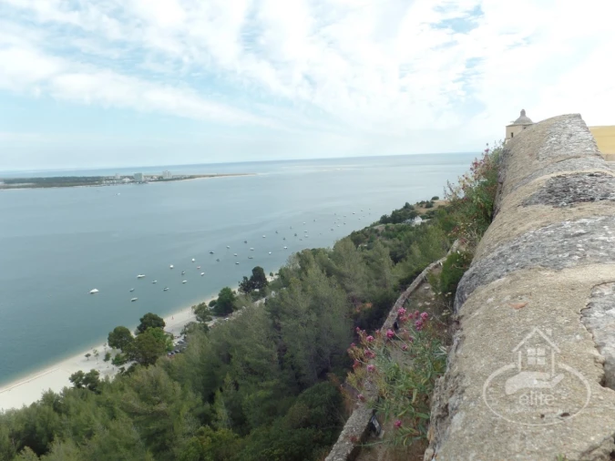 Terreno Comércio / Armazém para Venda em Setubal (São Sebastião)