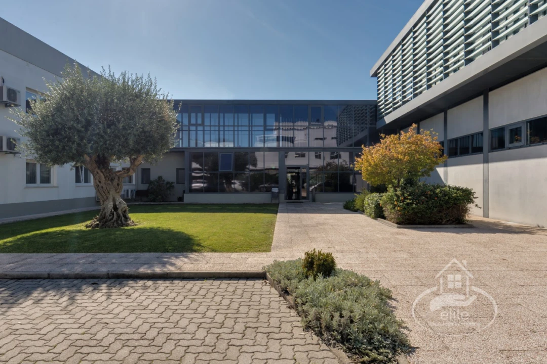 Prédio para Venda em Setubal (São Sebastião) Foto 1