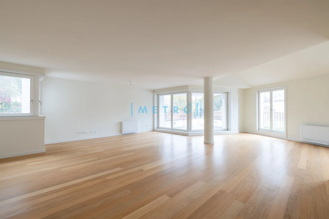 Apartamento T4 para Venda em Aldoar, Foz do Douro e Nevogilde Foto 1