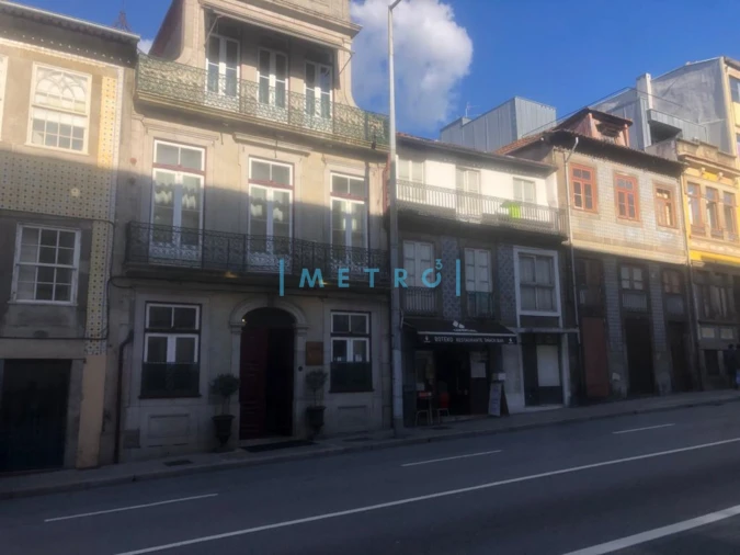 Prédio para Venda em Lordelo do Ouro e Massarelos Foto 1