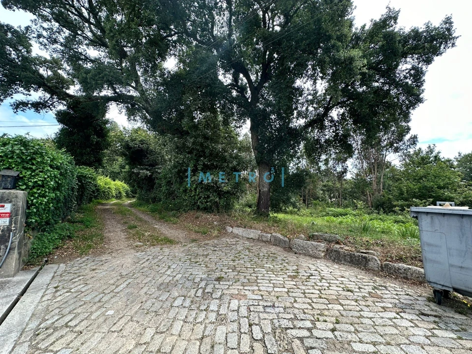 Terreno para Venda em Castêlo da Maia Foto 2