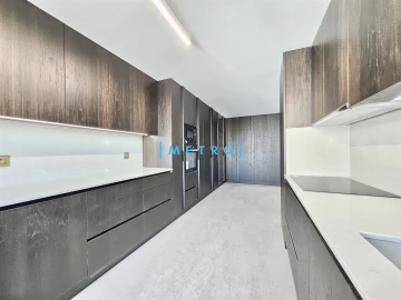 Apartamento T4 para Venda em Lordelo do Ouro e Massarelos