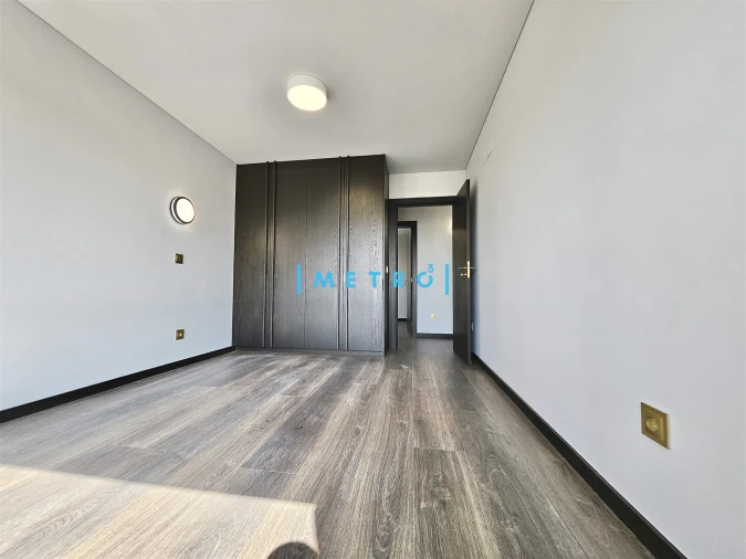 Apartamento T4 para Venda em Lordelo do Ouro e Massarelos Foto 8