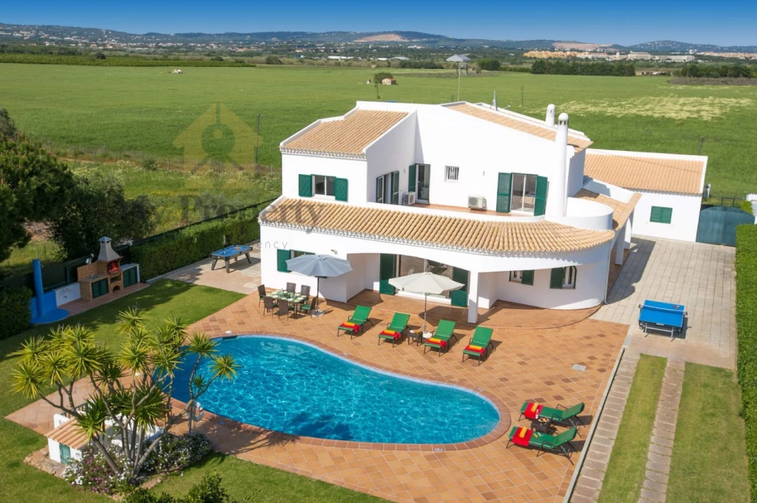 Moradia T6 para Venda em Albufeira e Olhos de Água Foto 1