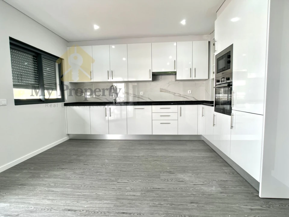 Apartamento T3 para Venda em Quelfes Foto 17