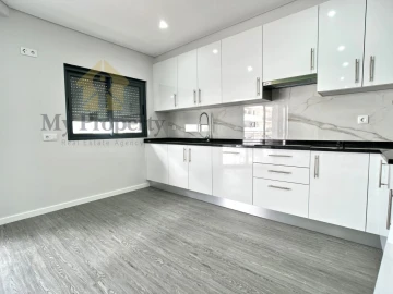 Apartamento T3 para Venda em Quelfes