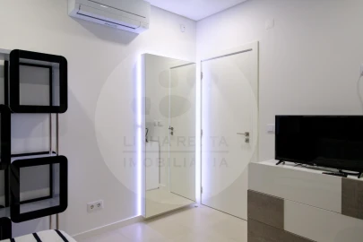 Moradia T4 para Venda em Charneca de Caparica e Sobreda