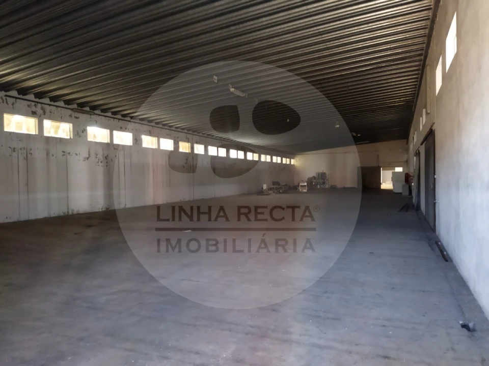 Armazém para Venda em Quinta do Anjo Foto 1