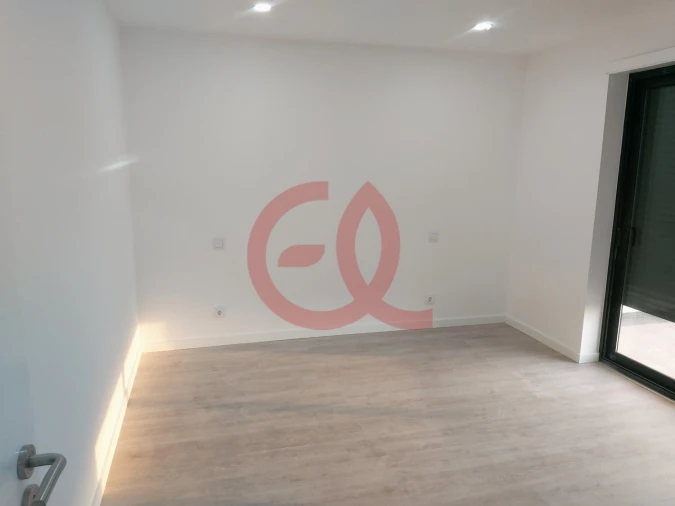 Apartamento T2 para Venda em Forjães Foto 7