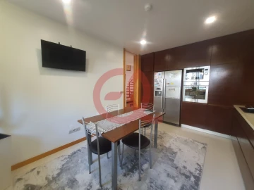 Moradia T5 para Venda em Santa Maria Maior e Monserrate e Meadela