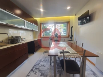 Moradia T5 para Venda em Santa Maria Maior e Monserrate e Meadela