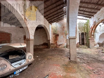 Moradia T4 para Venda em Santa Catarina da Fonte do Bispo