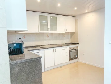 Moradia T9 para Venda em Ajuda