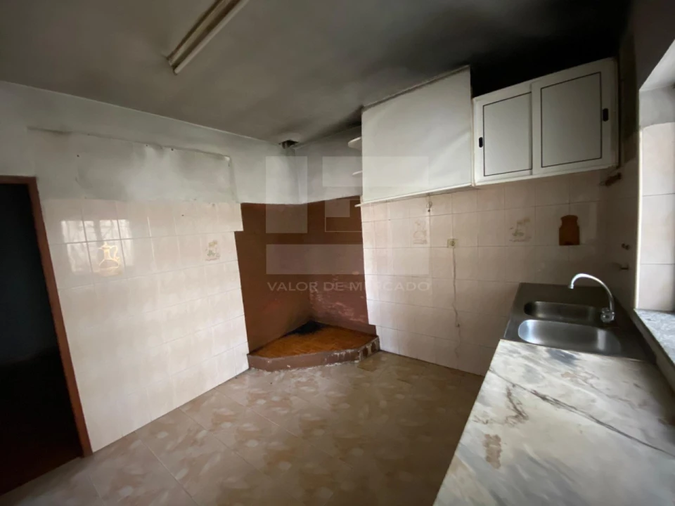 Moradia T2 para Venda em Sanfins do Douro Foto 12