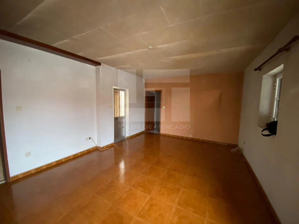 Moradia T2 para Venda em Sanfins do Douro Foto 13