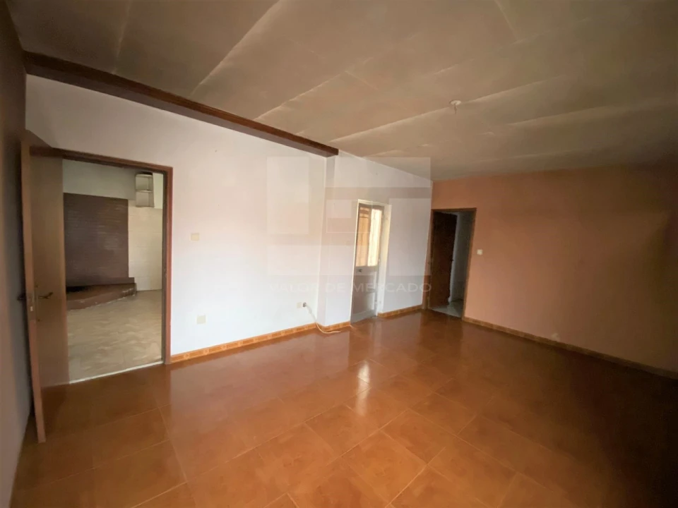 Moradia T2 para Venda em Sanfins do Douro Foto 16