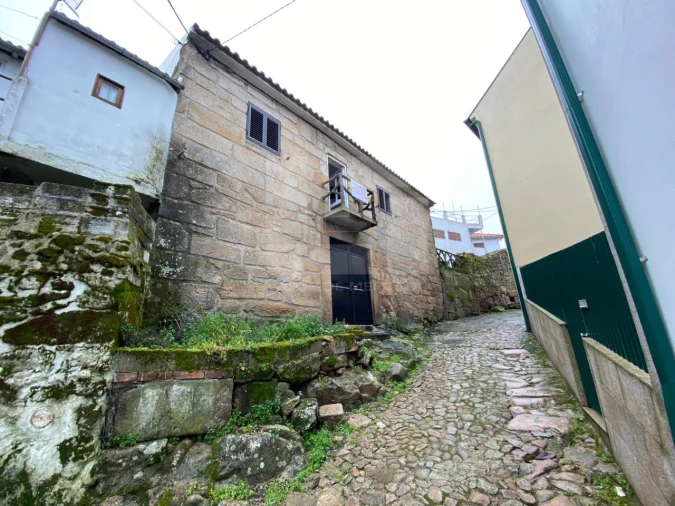 Moradia T2 para Venda em Sanfins do Douro Foto 3