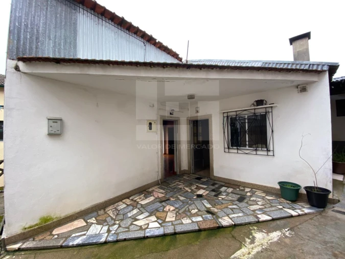 Moradia T2 para Venda em Sanfins do Douro Foto 4