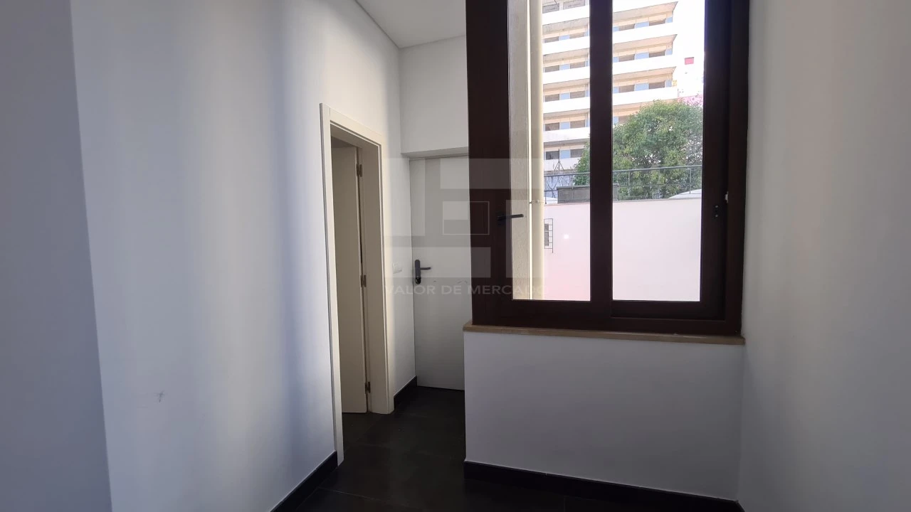 Apartamento T4 para Venda em Avenidas Novas Foto 3