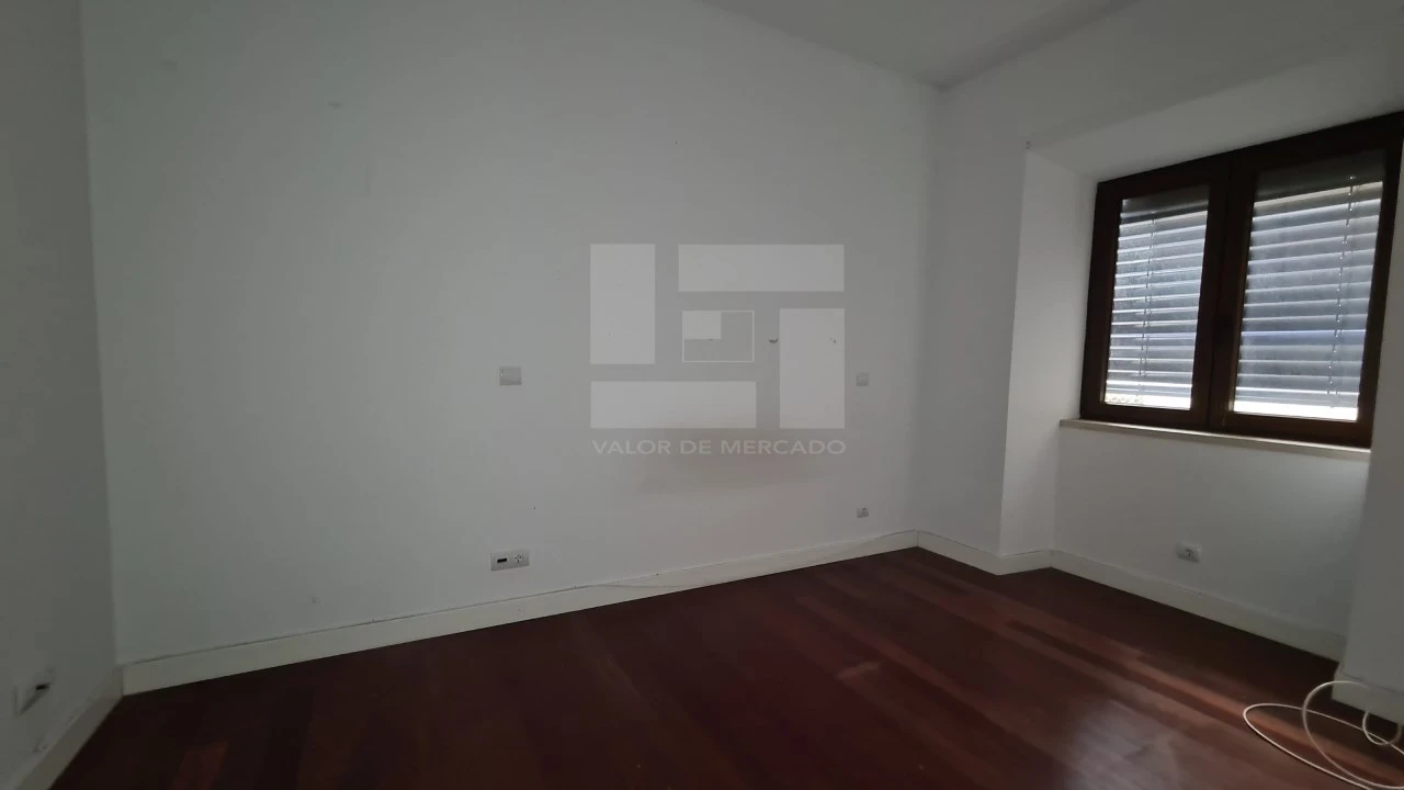 Apartamento T4 para Venda em Avenidas Novas Foto 18