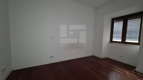 Apartamento T4 para Venda em Avenidas Novas