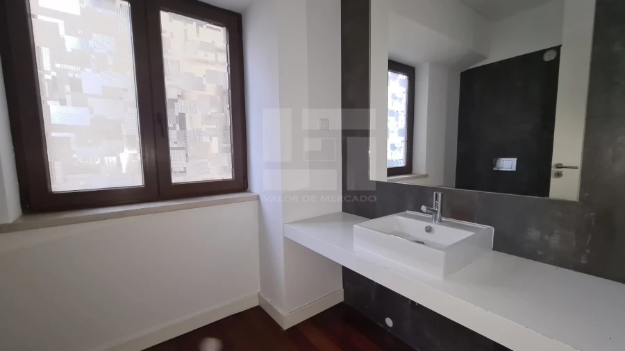 Apartamento T4 para Venda em Avenidas Novas Foto 8