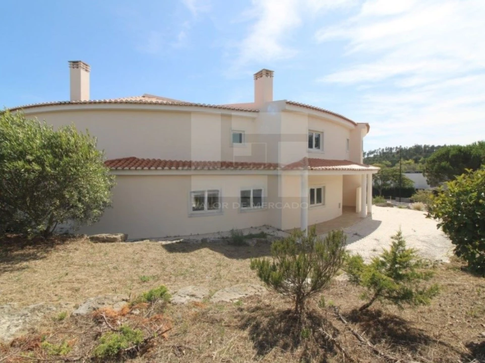 Moradia T4 para Venda em Queluz e Belas Foto 1