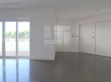 Moradia T4 para Venda em Queluz e Belas