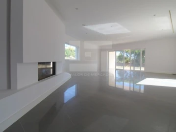 Moradia T4 para Venda em Queluz e Belas