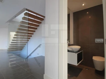 Moradia T4 para Venda em Queluz e Belas