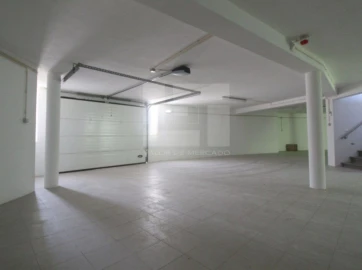 Moradia T4 para Venda em Queluz e Belas
