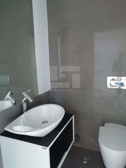 Moradia T4 para Venda em Queluz e Belas