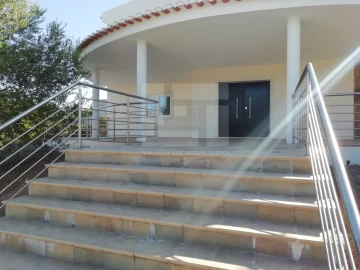 Moradia T4 para Venda em Queluz e Belas