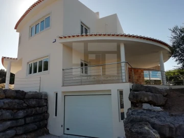 Moradia T4 para Venda em Queluz e Belas