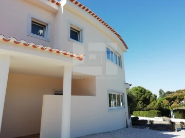 Moradia T4 para Venda em Queluz e Belas