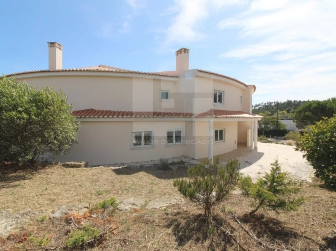 Moradia T4 para Venda em Queluz e Belas