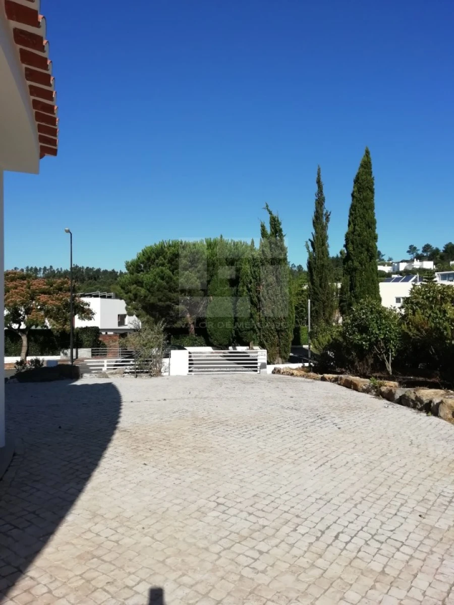 Moradia T4 para Venda em Queluz e Belas Foto 42