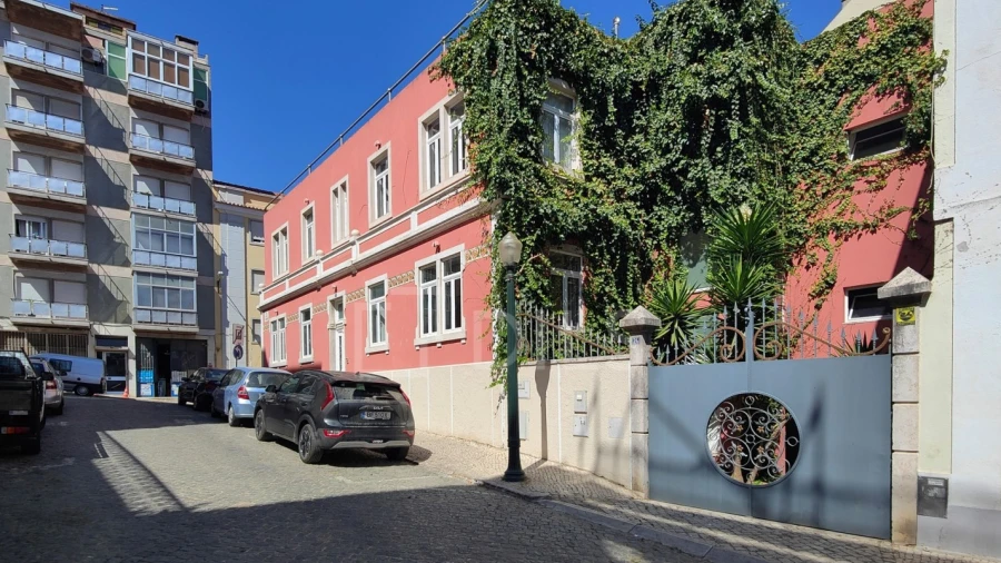Moradia T4 para Venda em Arroios