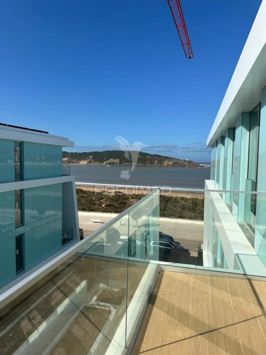 Apartamento T3 para Venda em São Martinho do Porto Foto 2