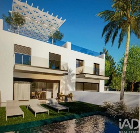Moradia T4 para Venda em Faro (Sé e São Pedro)