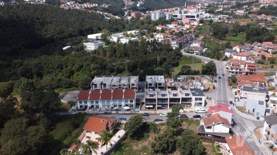 Moradia T3 para Venda em Fânzeres e São Pedro da Cova Foto 17