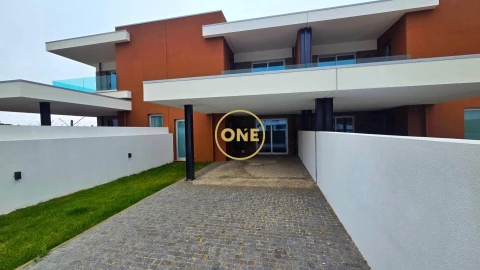 Moradia T4 para Venda em Bougado (São Martinho e Santiago)