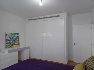 Apartamento T5 para Venda em Funchal (São Pedro)