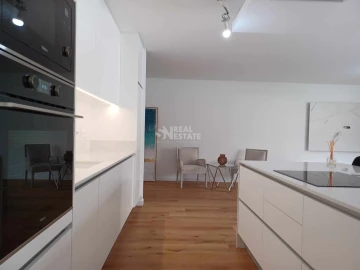 Apartamento T5 para Venda em Funchal (São Pedro)
