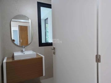Apartamento T5 para Venda em Funchal (São Pedro)